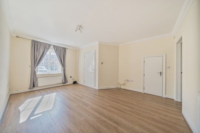 31, Franklins, Rickmansworth photo 2