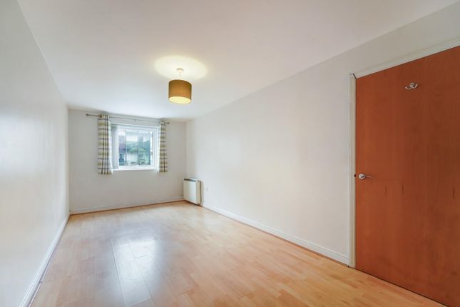 60, Hudson House, Epsom photo 5