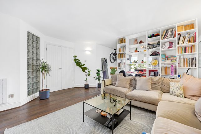 Flat for sale in Hanover Place, London