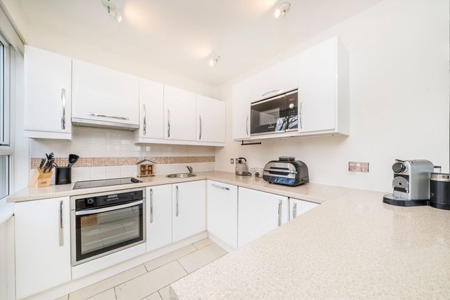 9 Hilda Court, 23, Lovelace Road, Surbiton photo 3