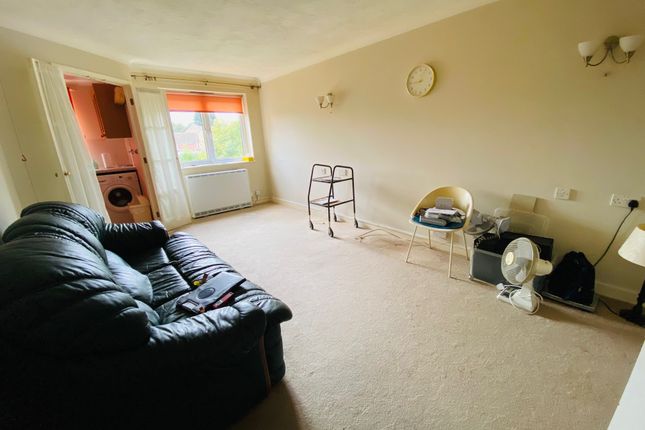 Flat for sale in 35 Junction Road, Romford, Essex