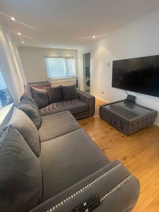 Flat for sale in Landau Way, Broxbourne