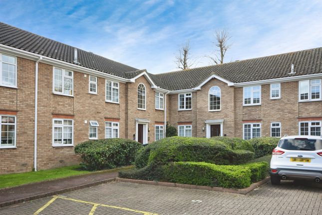 Flat for sale in Canon Court, Pitsea, Basildon