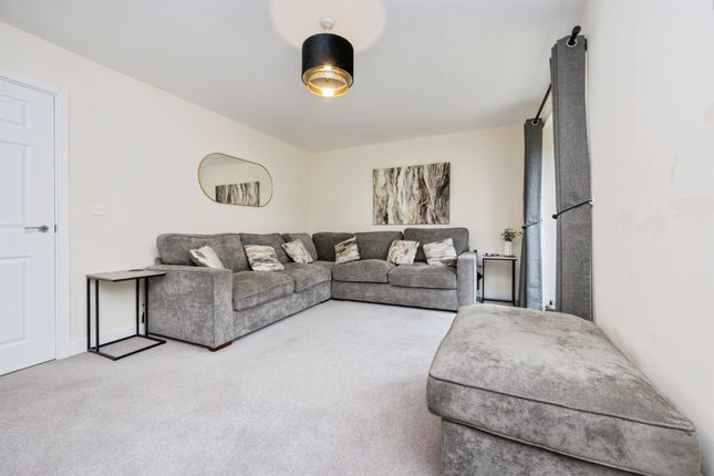 89, Skye Gardens, Dunstable photo 4