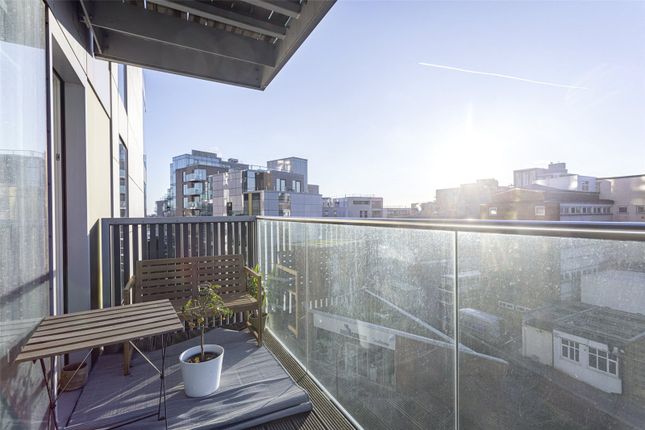 Flat for sale in Woodberry Grove, Manor House