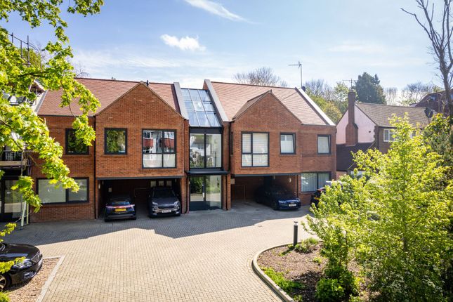 Flat for sale in Old Lodge Lane, Malan Apartments