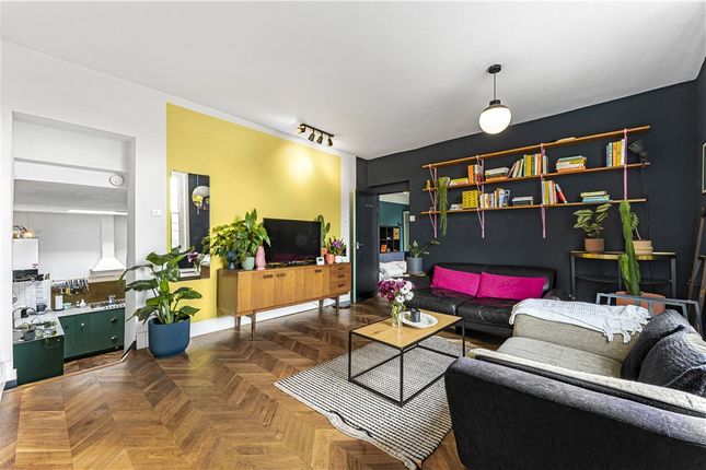 Flat for sale in Kingsland Road, London