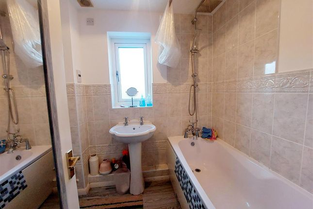 17, Ffordd Ger Y Llyn, Swansea photo 4