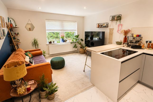 23, Saville Row, Hayes photo 3