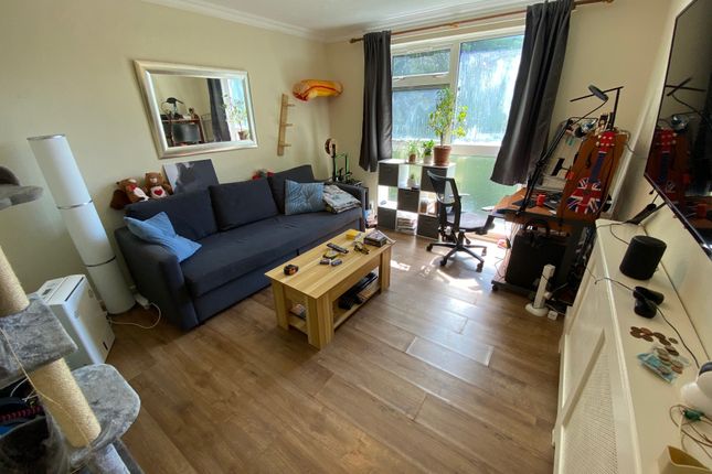 26, Stevenage photo 2