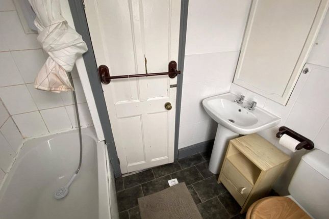 215, Thornton Road, Manchester photo 5