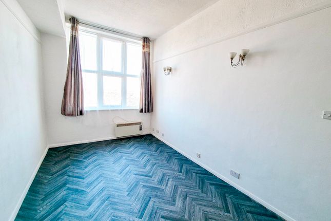Flat 93, Stanford House, East Tilbury, Tilbury photo 3