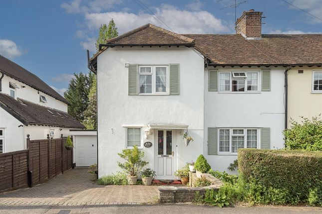 Thumbnail Semi-detached house for sale in Meadow Walk, Harpenden