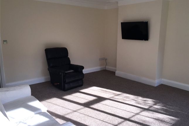 27 Wentworth Street, Huddersfield photo 3