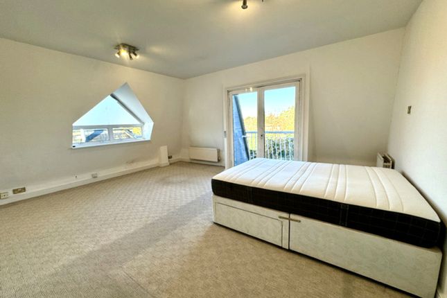 Penthouse for sale in Queens Road, Hendon