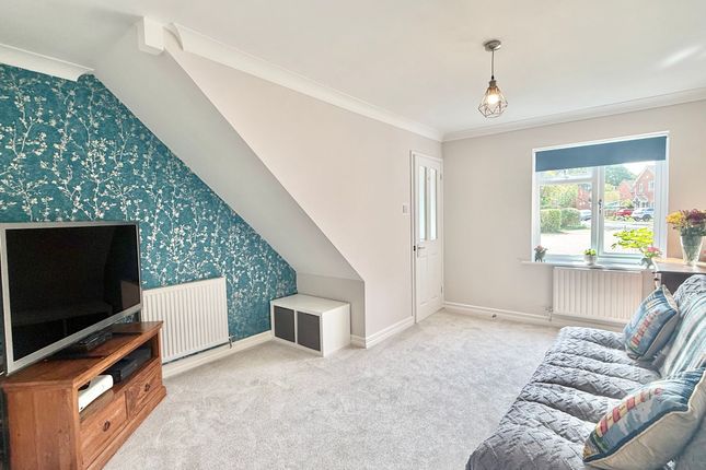 4 Willow Drive, Southampton photo 3