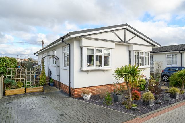 2-bed caravan on 2 Nightingale Rise, Weybridge Park Estate, Addlestone, £265,000