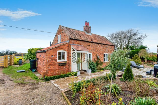 Thumbnail Cottage for sale in Thorpe Bank, Spilsby, Lincolnshire