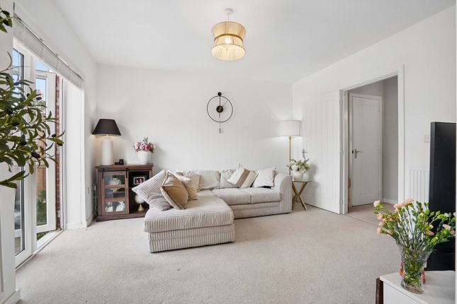 7 Casson Lane, Witney photo 4
