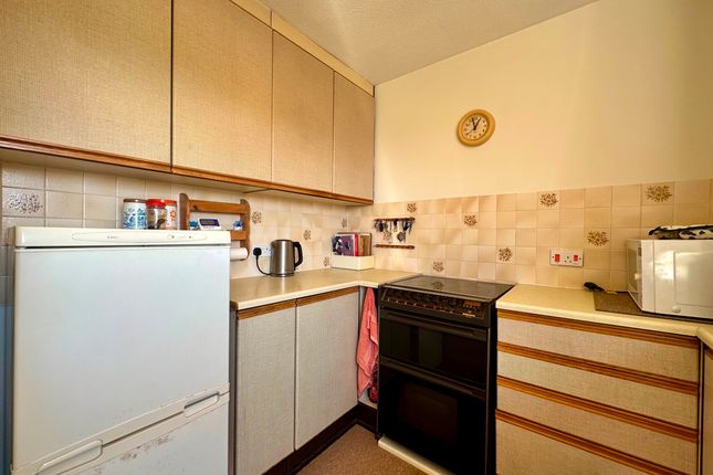 Flat 5, 1 Lake Drive, Peacehaven photo 2