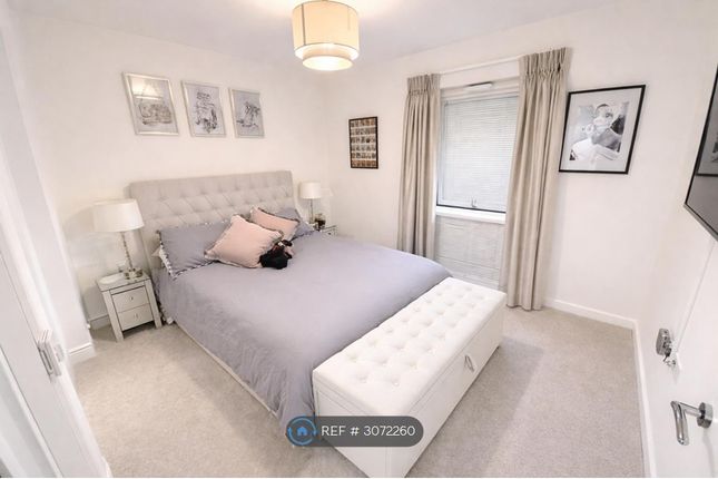 Flat, Yarrow Apartments Bittacy Hill, London photo 2