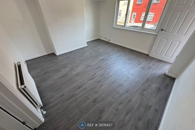 Charlton Place, Leeds photo 4