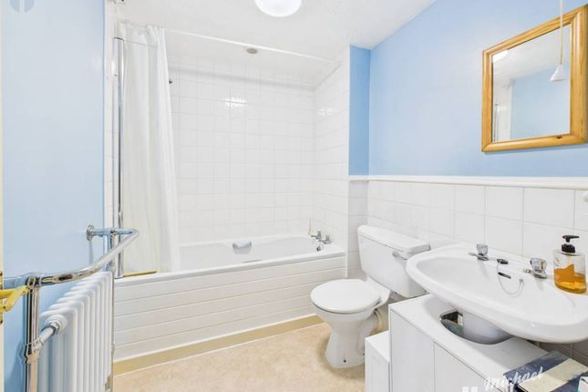 3 Parslow Court, Aylesbury photo 4