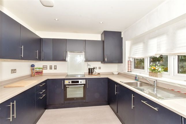 Diggins Grove Woodgate, Chichester photo 4