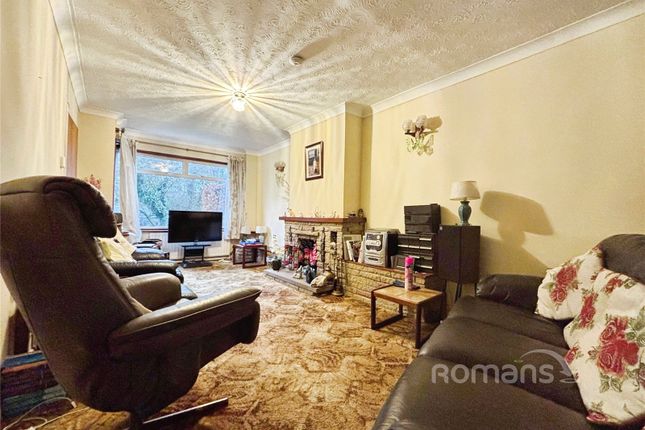 28, Lawford Crescent, Hampshire photo 3