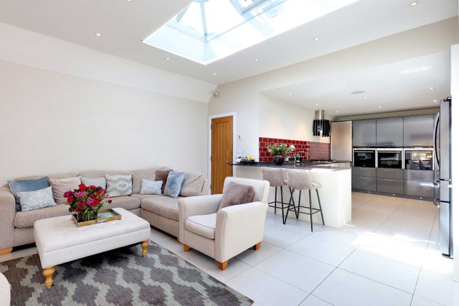 8, Burkes Close, Buckinghamshire photo 2