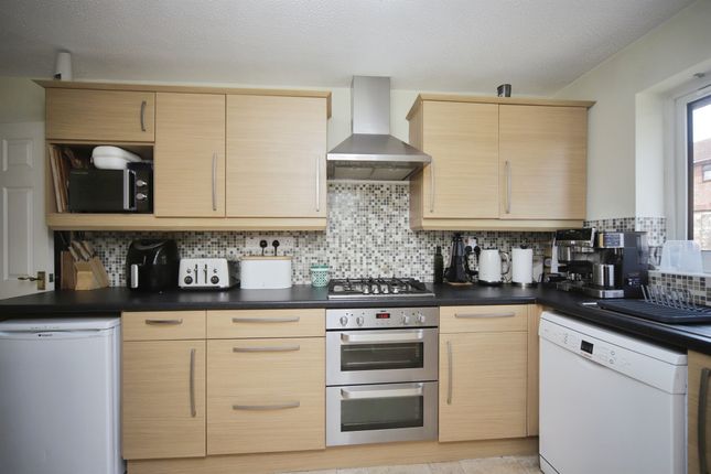4, Feversham Way, TAUNTON photo 2