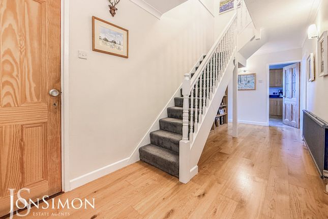 2, Balmoral Close, Bury photo 2