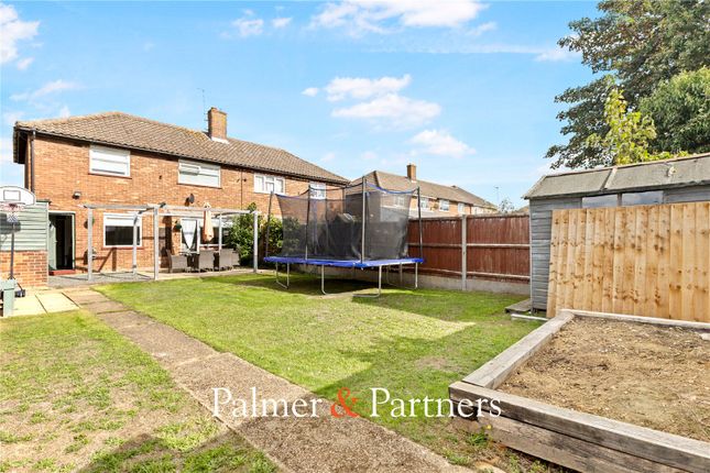 Monkwick Avenue, Essex photo 4