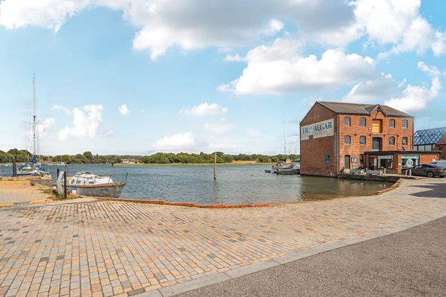 Flat 7, Millers Quay House,, Lower Quay, Hampshire photo 4