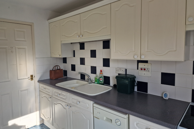 11, Webster Close, Thame photo 3