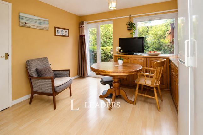 31, Armourer Drive, Milton Keynes photo 2