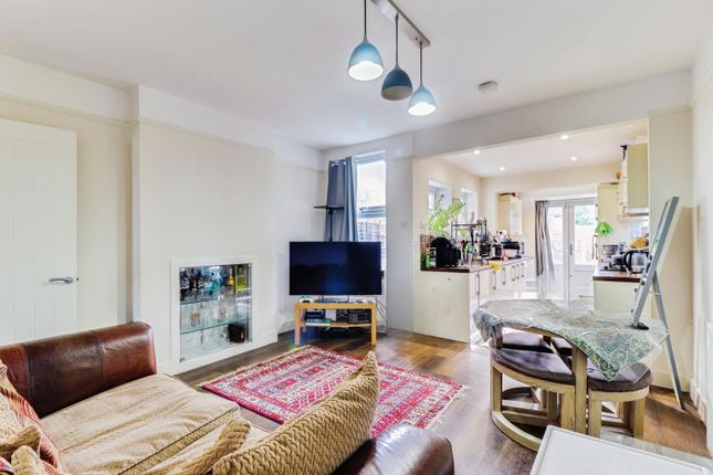 214, Worplesdon Road, Guildford photo 2