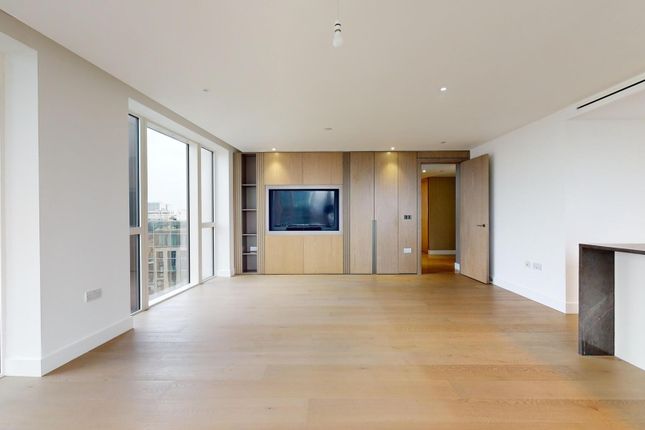 Flat for sale in Vaughan Way, London