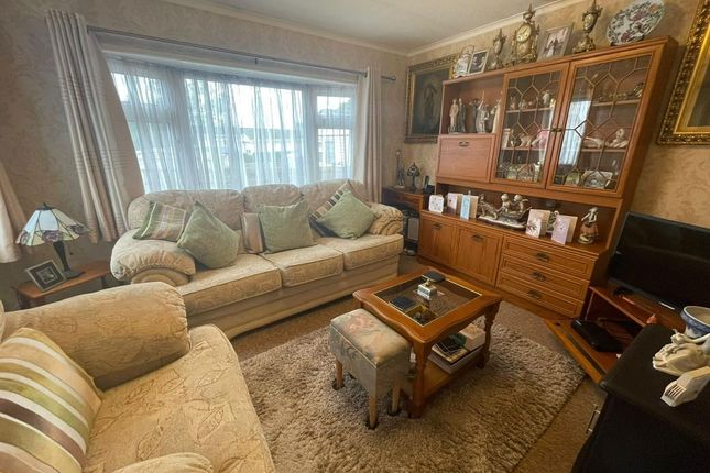 6 Maple Way, Breach Barns Lane, Waltham Abbey photo 3