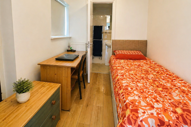 3, Aldershot Road, Guildford photo 3