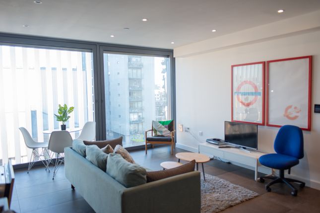 Thumbnail Flat to rent in Chronicle Tower, 261 City Road, Angel, London