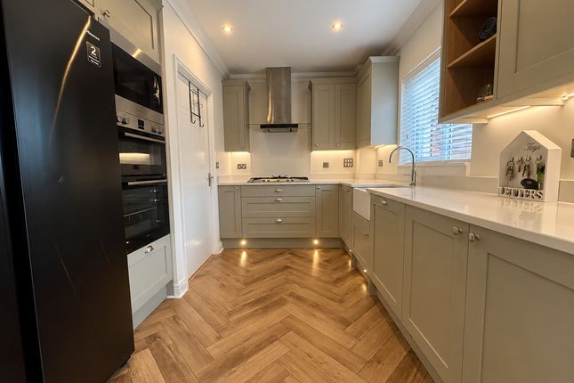 11, Heron Drive, Hengoed photo 4