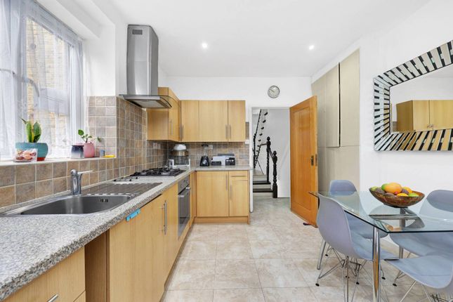 Flat for sale in Southampton Way, Camberwell, London