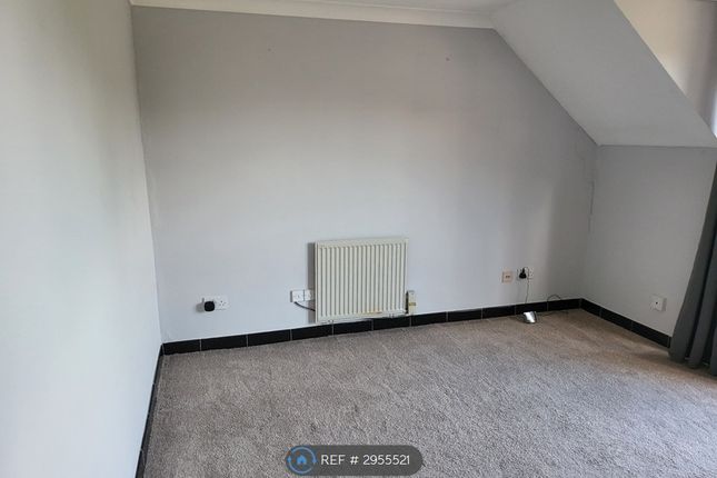 Shire Place, The Ridings, Worth, Crawley photo 3