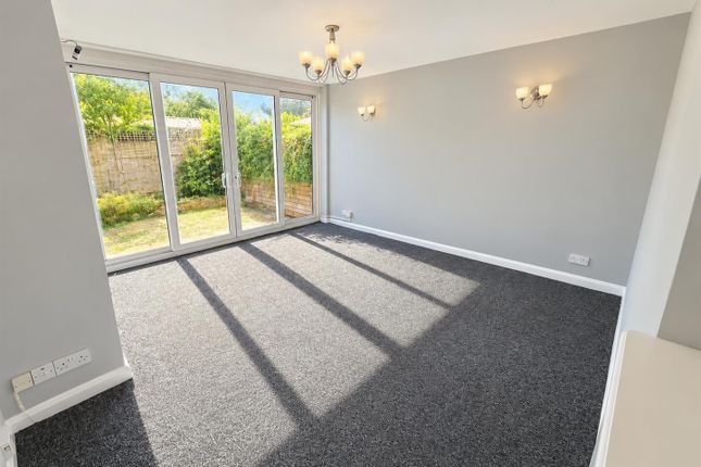 28, Field Close, London photo 2