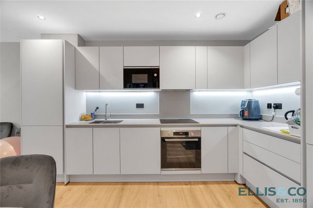 2-bed flat on Flat 13, 195, Ballards Lane, Finchley, £550,000