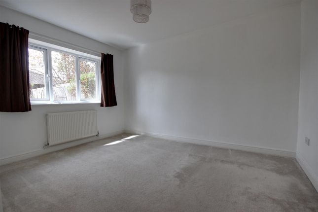 4, Elswick Gardens, Barton-Upon-Humber photo 4