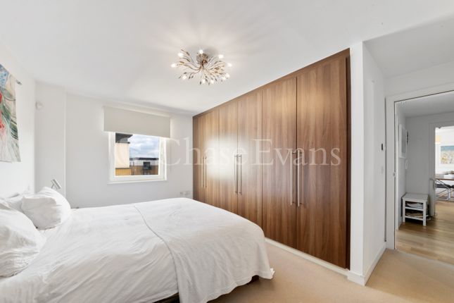 Flat for sale in Forge Square, Isle Of Dogs, London