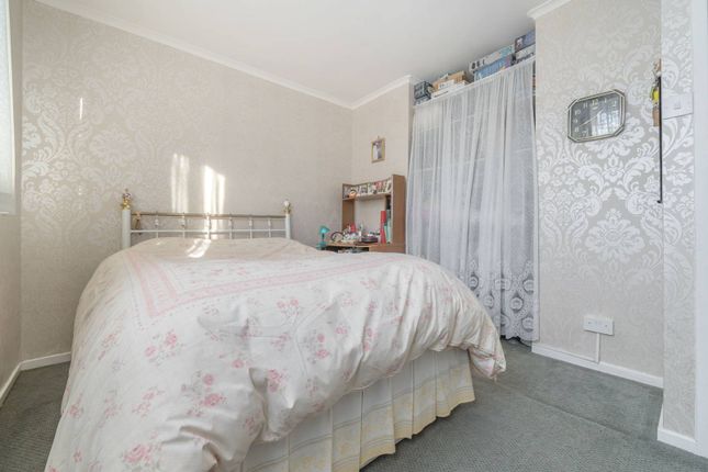 Flat for sale in Mandeville Close, Blackheath, London