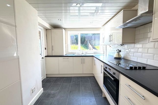 4 Hillside Close, Blackburn photo 5